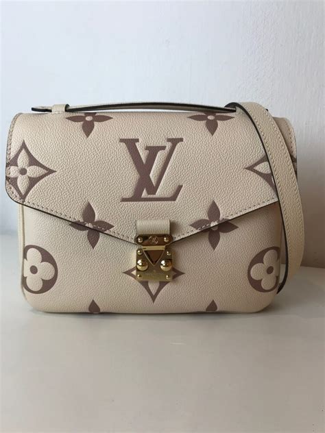 pochette lv blanche|lv pochette metis empreinte.